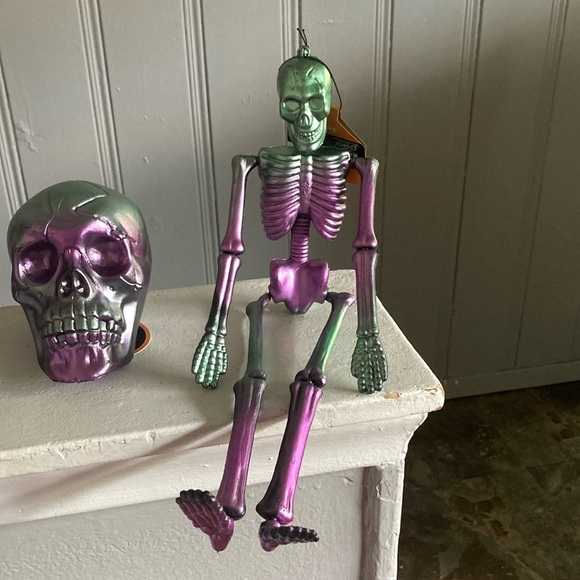 Set of 3- 2-18” Metallic Finish Purple/Green Hanging Skeltons & Skull Decoration - Picture 9 of 17
